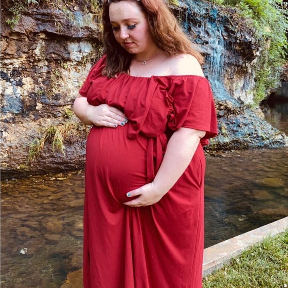 Plus size maternity photo shoot dress